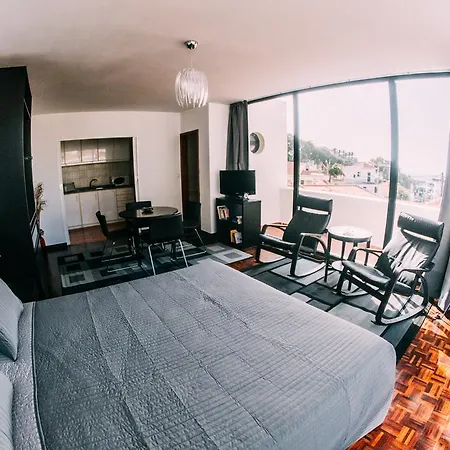 Arts In Pina Apartment