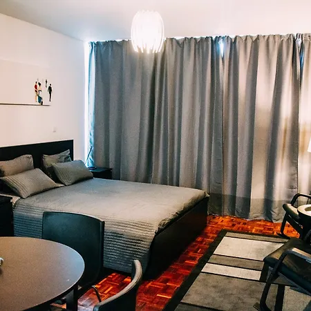 Arts In Pina Apartment